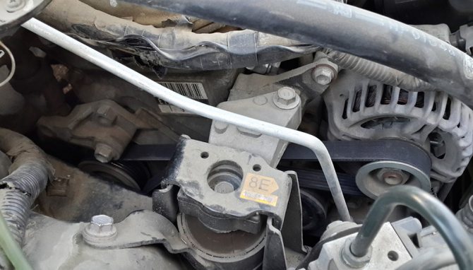 Где найти приводной ремень для генератора в Toyota Avensis По каким признакам понять, что необходима его замена Пошаговый мануал замены ремня Снимаем сами и меняем генератор на Toyota Avensis