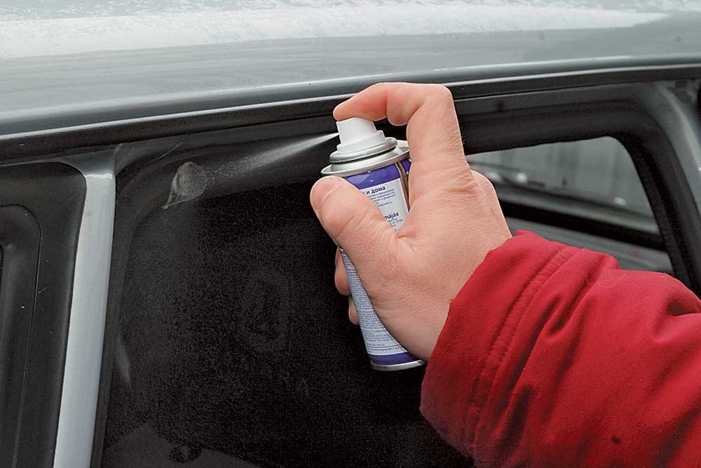 Чем смазать замки дверей автомобиля на зиму, чтобы не замерзали? выбираем лучшую смазку