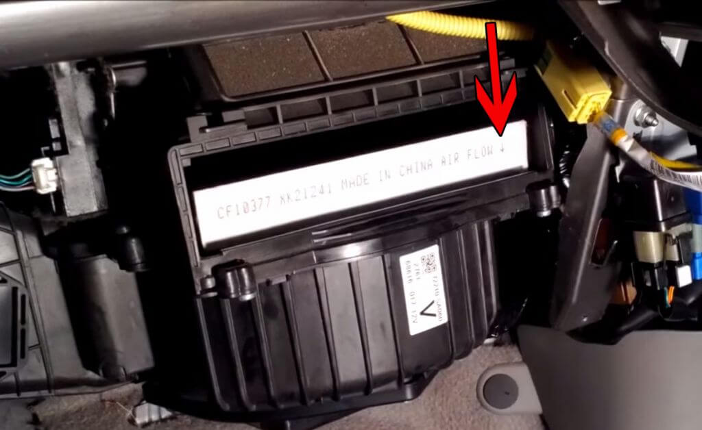 Самостоятельная замена салонного фильтра на Subaru Forester выполняется буквально за 10-30 минут Расположение расходника одинаковое на всех поколениях кроссовера, но бардачок, мешающий доступу к фильтру, снимается по-разному Важно аккуратно снять перчаточ