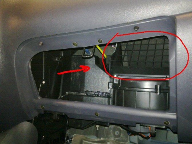 Как почистить воздушный фильтр автомобиля своими руками: выбор способа и средства для очистки картриджа