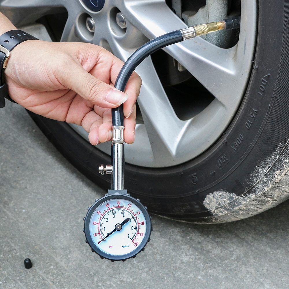 Манометр (прибор) для измерения давления в шинах автомобиля: электронный измеритель