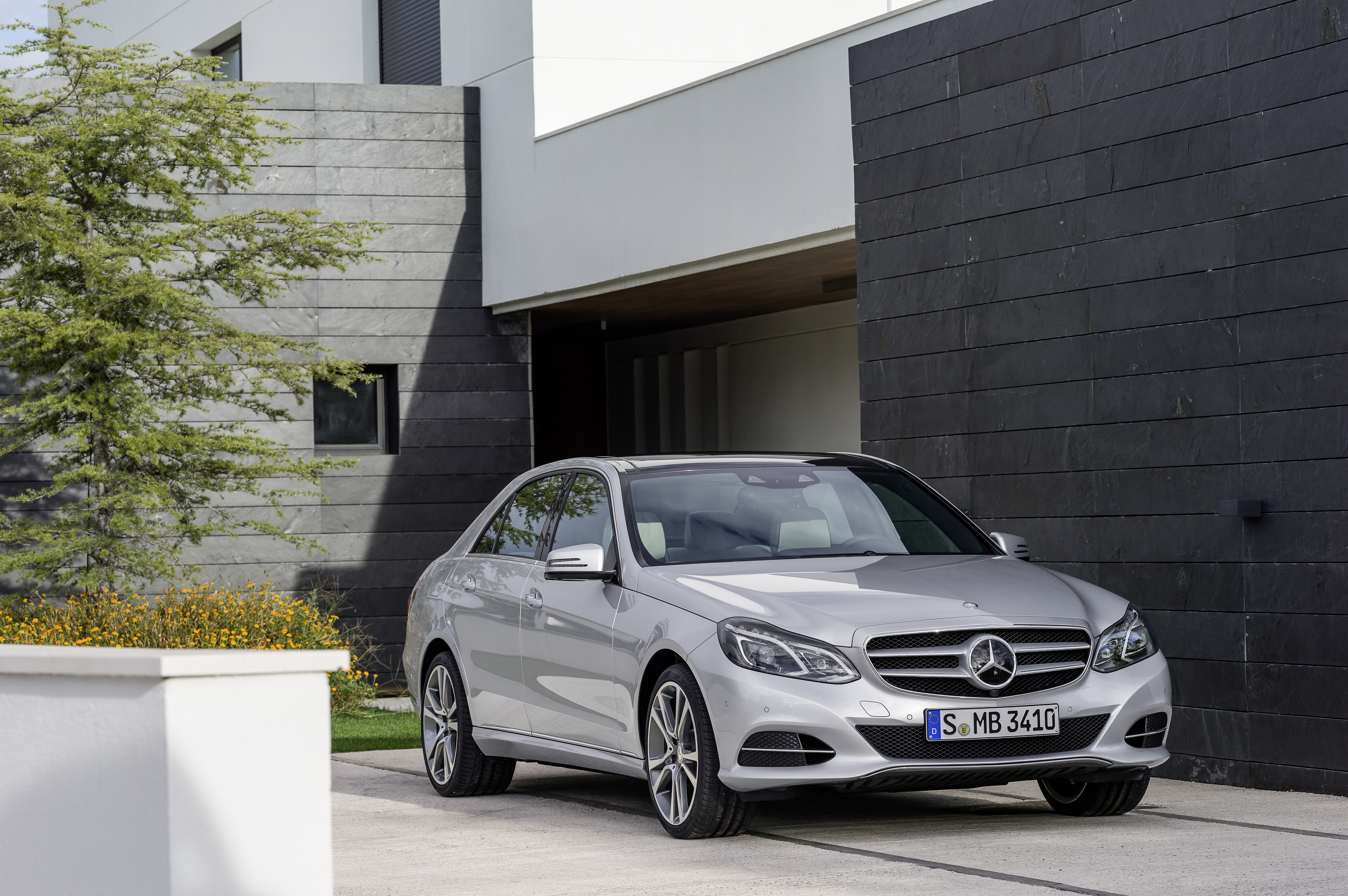 Что приготовил Mercedes-Benz пятого поколения E-Class в 2016 году, технические подробности серии W213 и доступные интерьерные фото новой модели